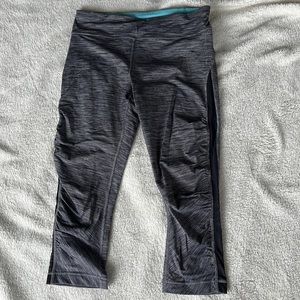 Lululemon crops size 6